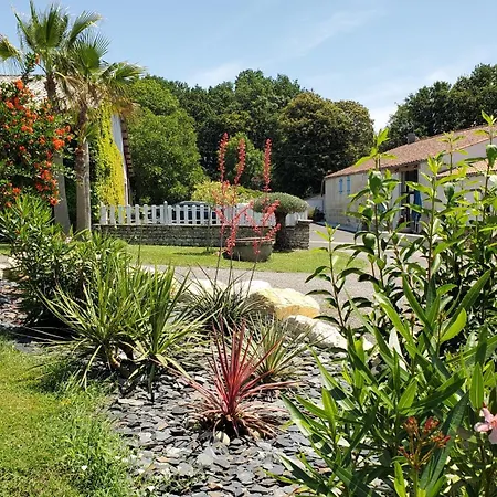Appart' Nature L'escale - Saintes - Calme, Piscine, Parking, Terrasse *